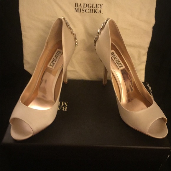 Badgley Mischka Rhinestone Ivory Hard 2 find PUMPS - Picture 2 of 8